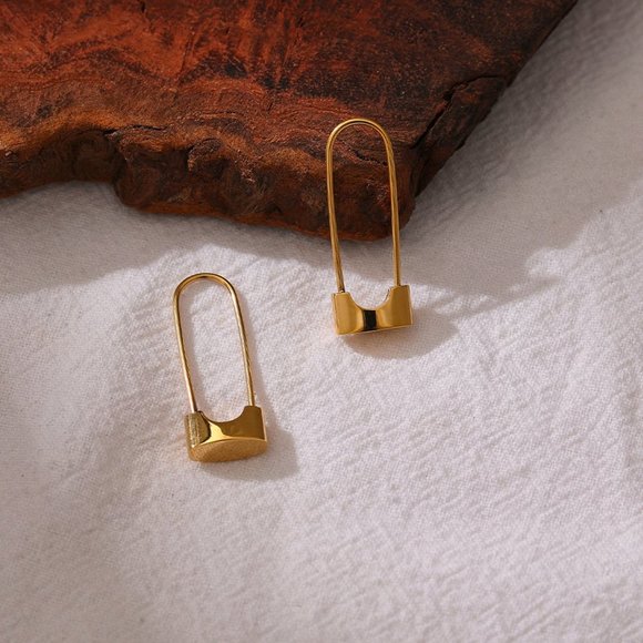 ^NEW 18K Gold Plated Lock Pin Hoop Earrings - Picture 6 of 6